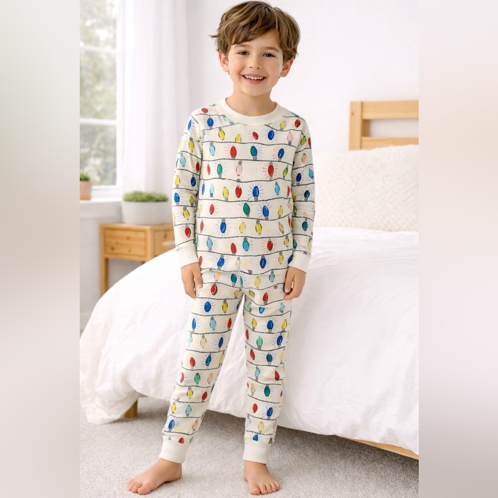 Hanna Andersson Cream Pajamas with Christmas Colorful Lights size US 8 / 130cm